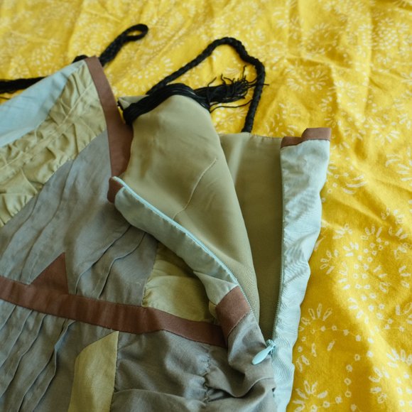 BCBGMaxAzria Designer V-neck Colour Block Tank Top - Picture 6 of 9